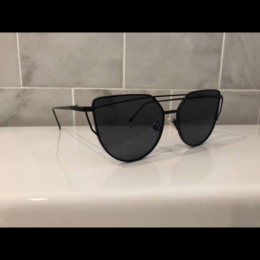 Black Framed Cat Eye Sunglasses